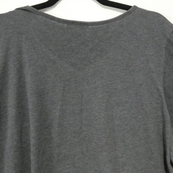 Unbranded | P2P 22 inches measured | Elegant Black V-Neck Patterned T-Shirt - Picture 9 of 12